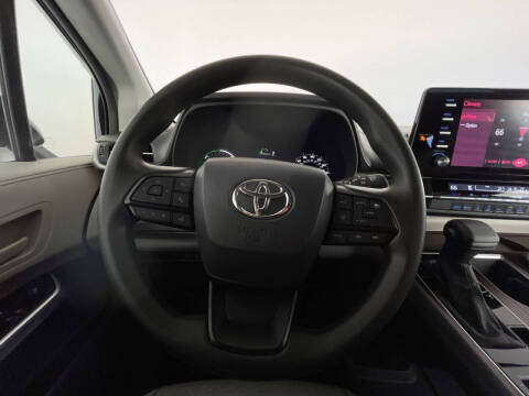 2023 Toyota Sienna LE 8-Passenger