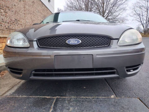 2005 Ford Taurus SE