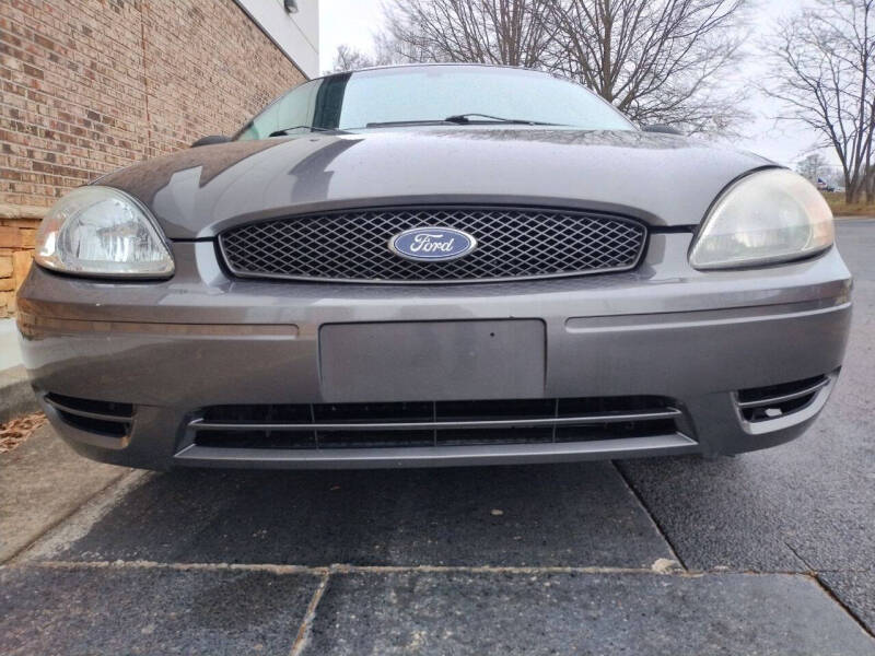 2005 Ford Taurus SE