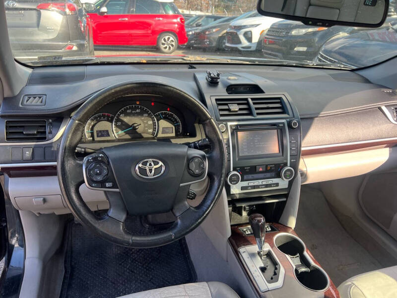 2012 Toyota Camry XLE photo 12