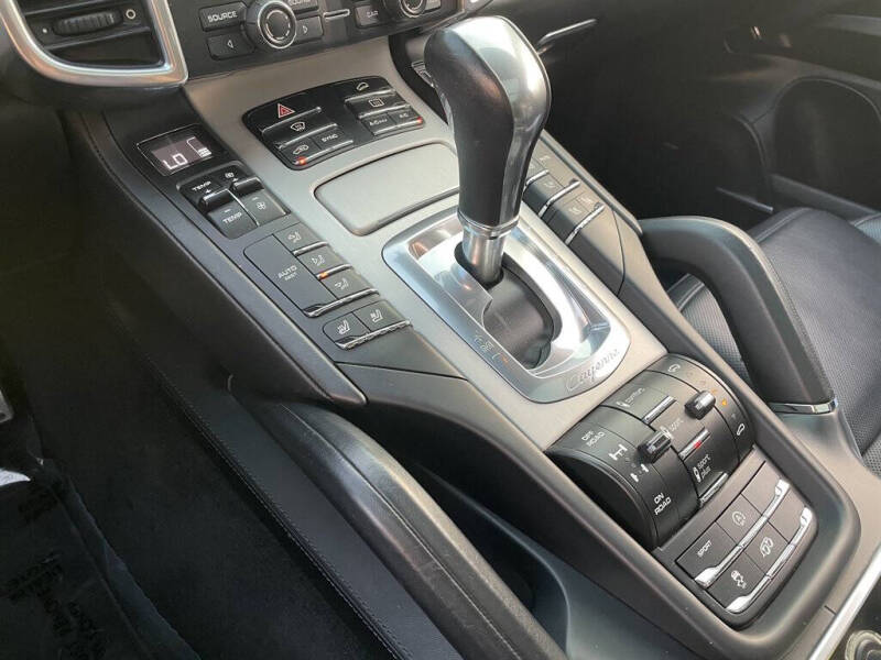 2016 Porsche Cayenne GTS