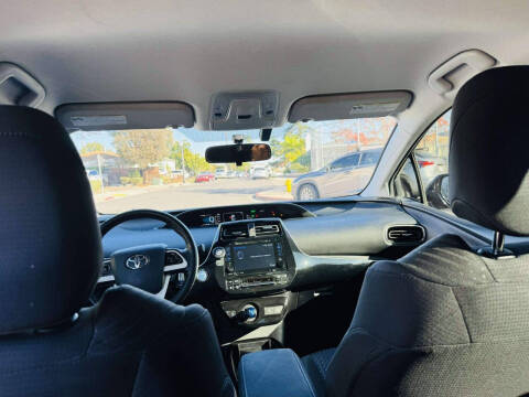 2016 Toyota Prius Three