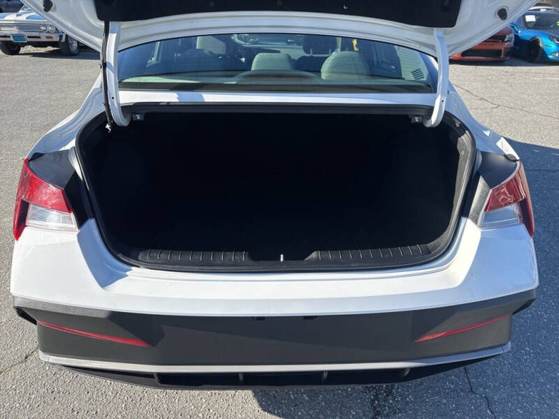 2024 Hyundai Elantra SEL