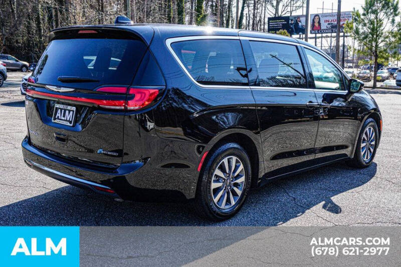 2024 Chrysler Pacifica Plug-In Hybrid Select