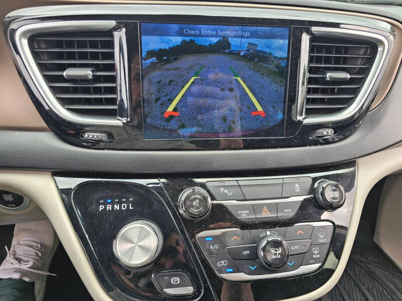 2017 Chrysler Pacifica Touring-L Plus