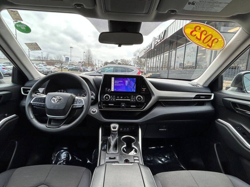 2023 Toyota Highlander LE