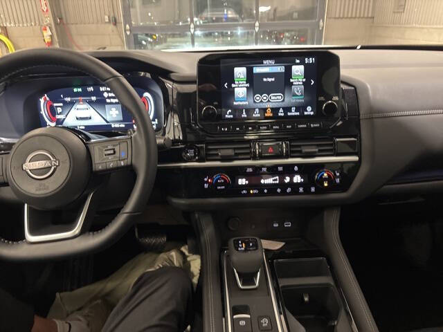 2025 Nissan Pathfinder Platinum