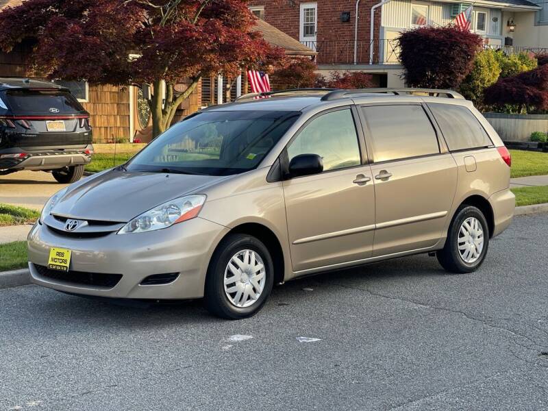 2007 Toyota Sienna for sale at Reis Motors LLC in Lawrence NY