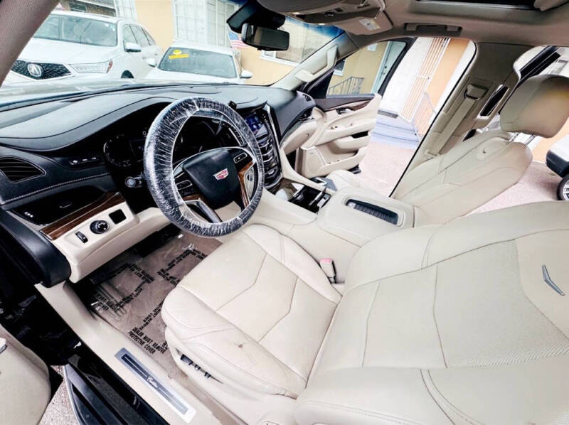 2018 Cadillac Escalade ESV Luxury