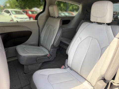 2017 Chrysler Pacifica Touring-L