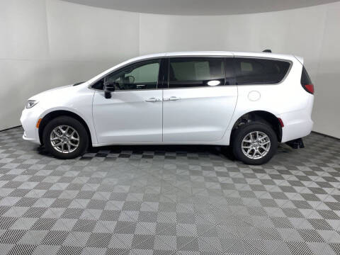 2024 Chrysler Pacifica Touring