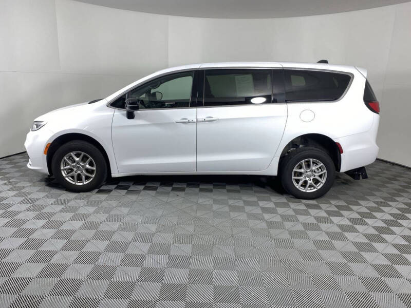 2024 Chrysler Pacifica Touring