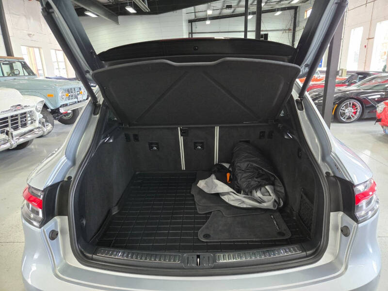 2023 Porsche Macan S