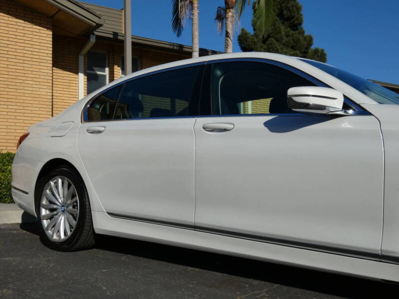 2022 BMW 7 Series 745e xDrive