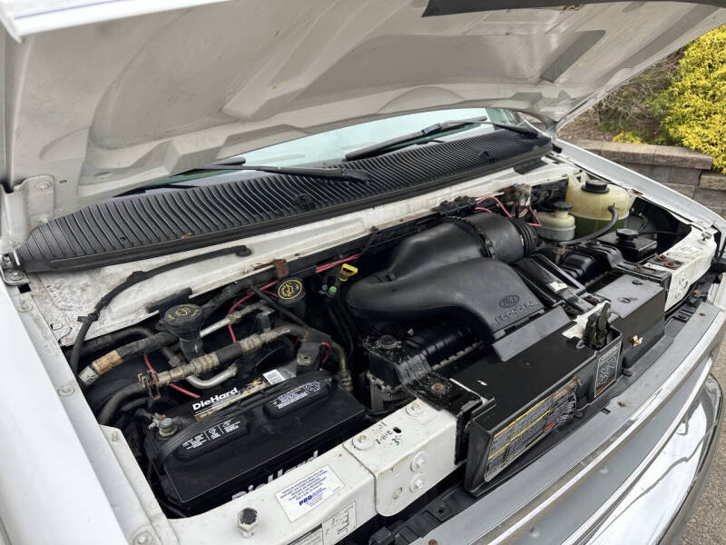 2000 Ford E-Series E-150