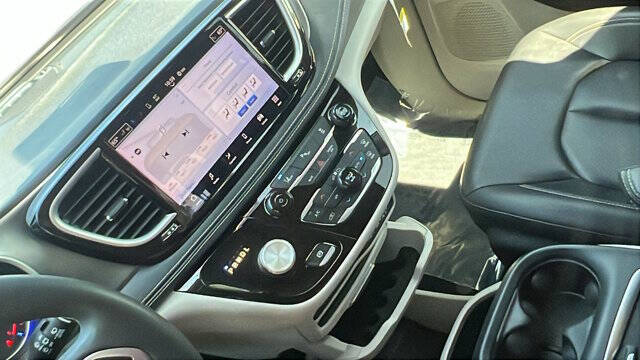 2023 Chrysler Pacifica Plug-In Hybrid Touring L