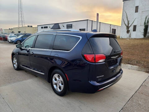 2017 Chrysler Pacifica Touring-L Plus