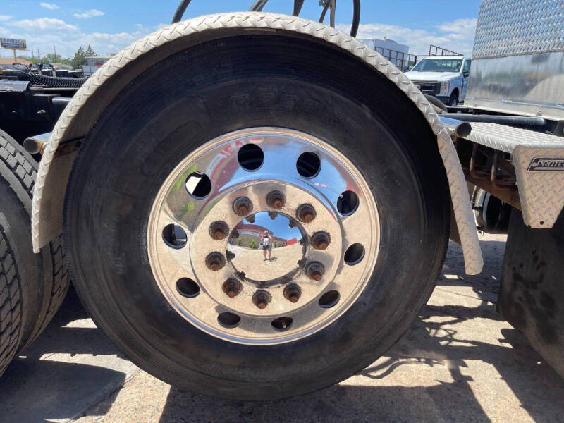 2015 Peterbilt 389
