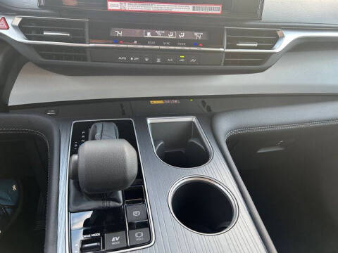 2025 Toyota Sienna LE 8-Passenger