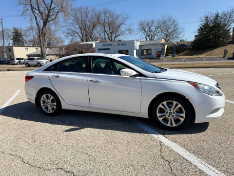 2013 Hyundai Sonata for sale at Revolution Auto Inc in McHenry IL