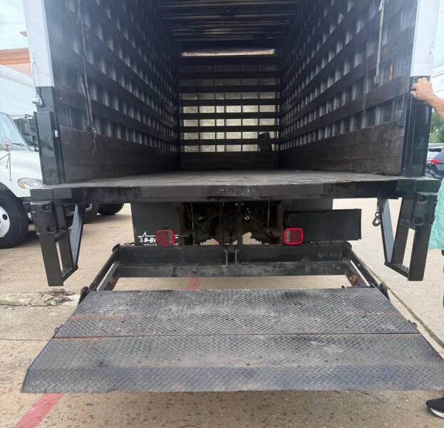 2020 Freightliner M2 106