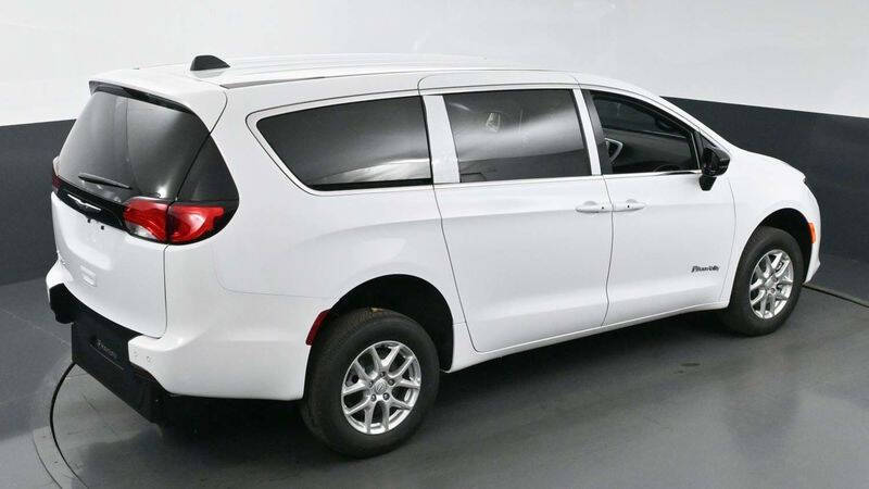 2025 Chrysler Voyager LX