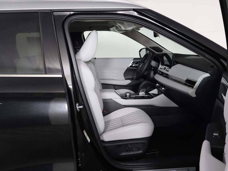 2025 Mitsubishi Outlander SEL Platinum Edition