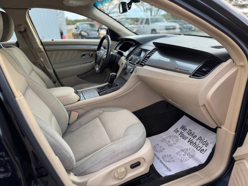 2017 Ford Taurus SEL