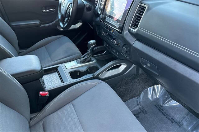 2024 Nissan Frontier SV