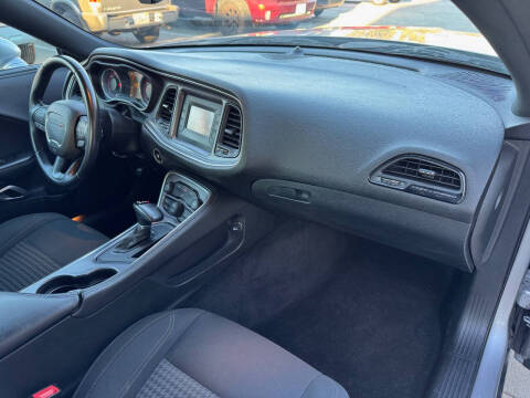 2016 Dodge Challenger SXT