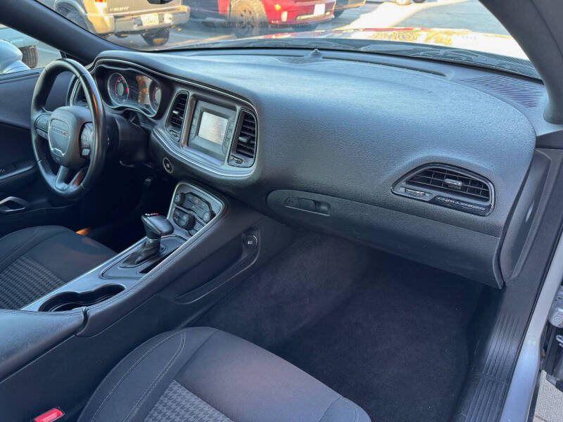 2016 Dodge Challenger SXT