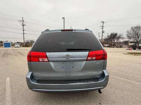 2004 Toyota Sienna CE 8 Passenger