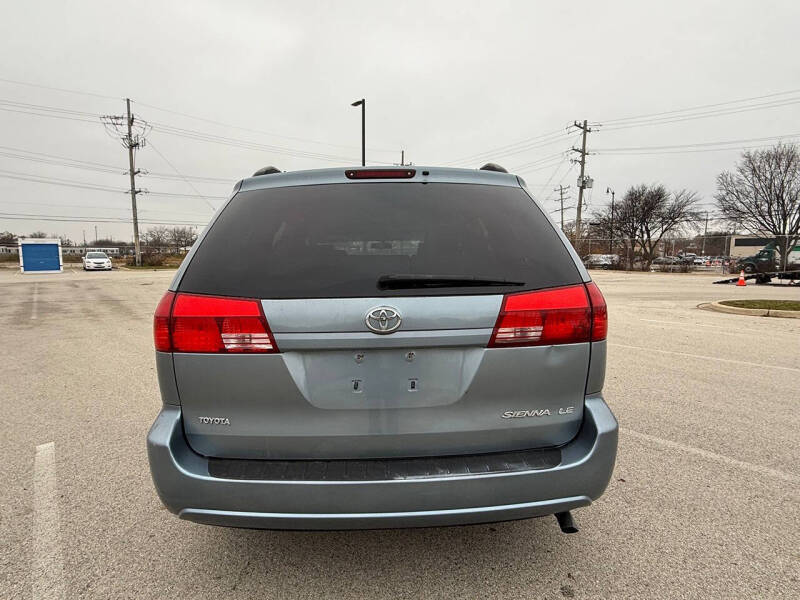 2004 Toyota Sienna CE 8 Passenger