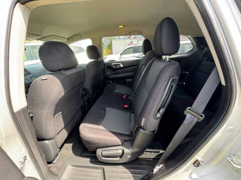 2018 Nissan Pathfinder SV