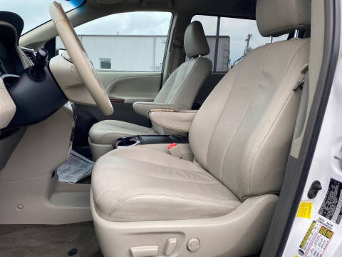 2013 Toyota Sienna XLE 8-Passenger
