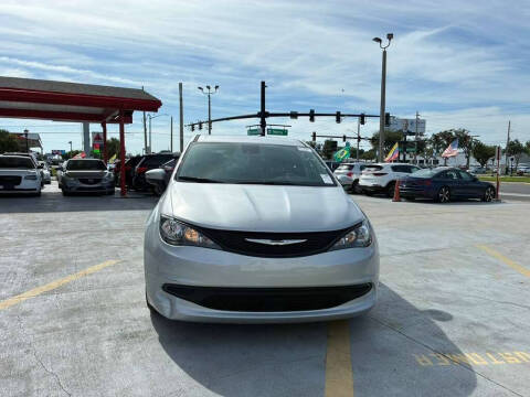 2023 Chrysler Voyager LX