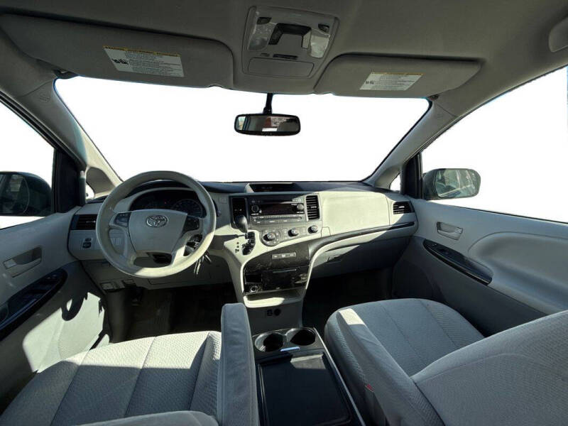 2012 Toyota Sienna