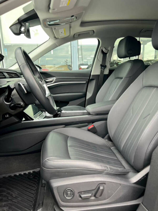 2024 Audi Q8 e-tron quattro Premium