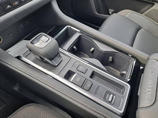 2024 Nissan Pathfinder SL