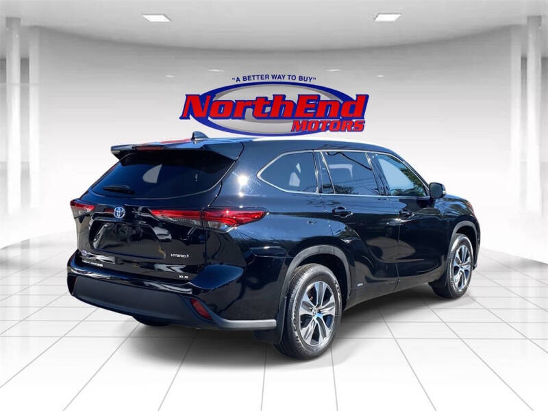 2022 Toyota Highlander Hybrid XLE