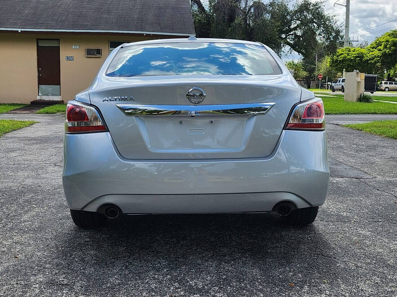 2015 NISSAN Altima Sedan - $14,995