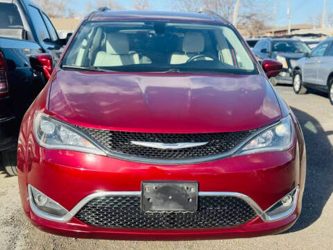 2017 Chrysler Pacifica Touring-L Plus