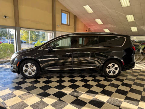 2017 Chrysler Pacifica Touring-L Plus