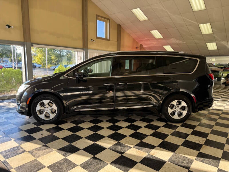 2017 Chrysler Pacifica Touring-L Plus