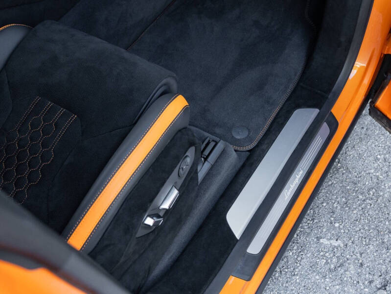 2023 Lamborghini Urus Performante