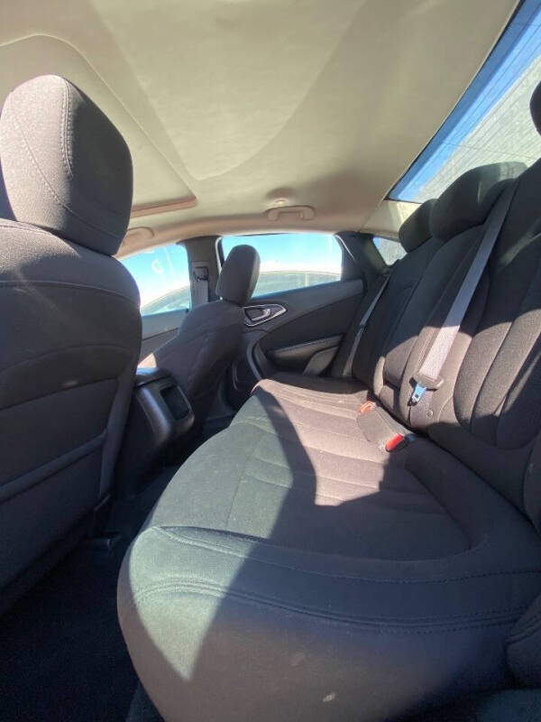 2016 Chrysler 200 Limited