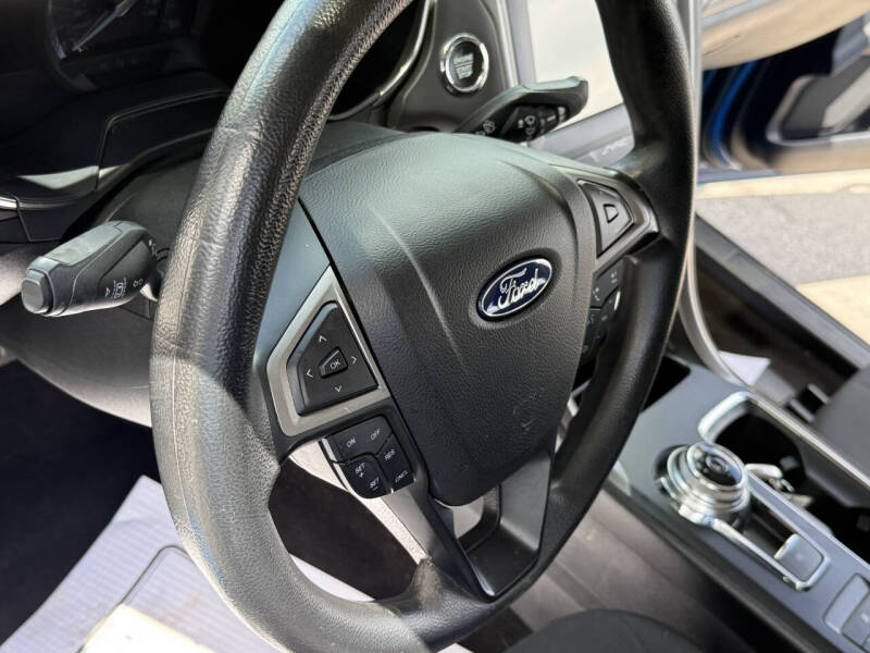 2020 Ford Fusion SE