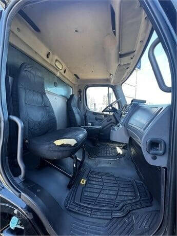 2007 Freightliner M2 106