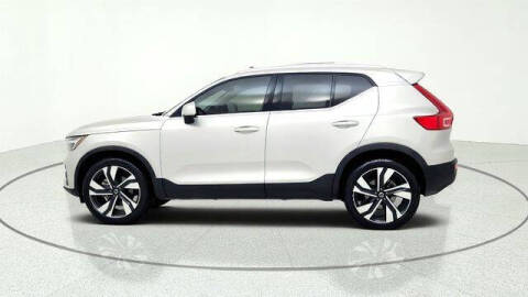 2025 Volvo XC40 B5 Plus Bright Theme