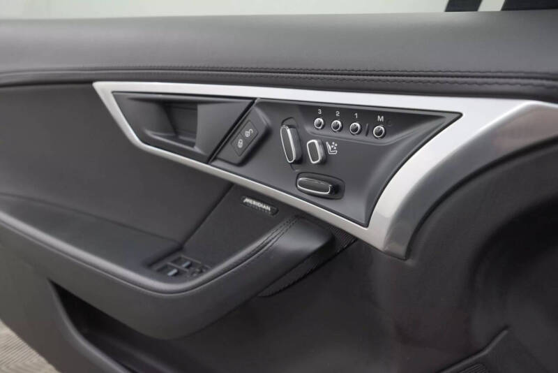 2018 Jaguar F-TYPE R